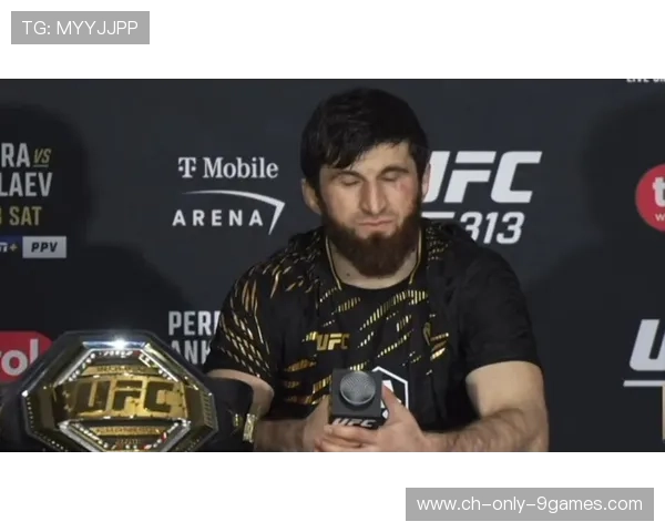 UFC选手赛前互喷垃圾话，裁判脸色比两人还难看